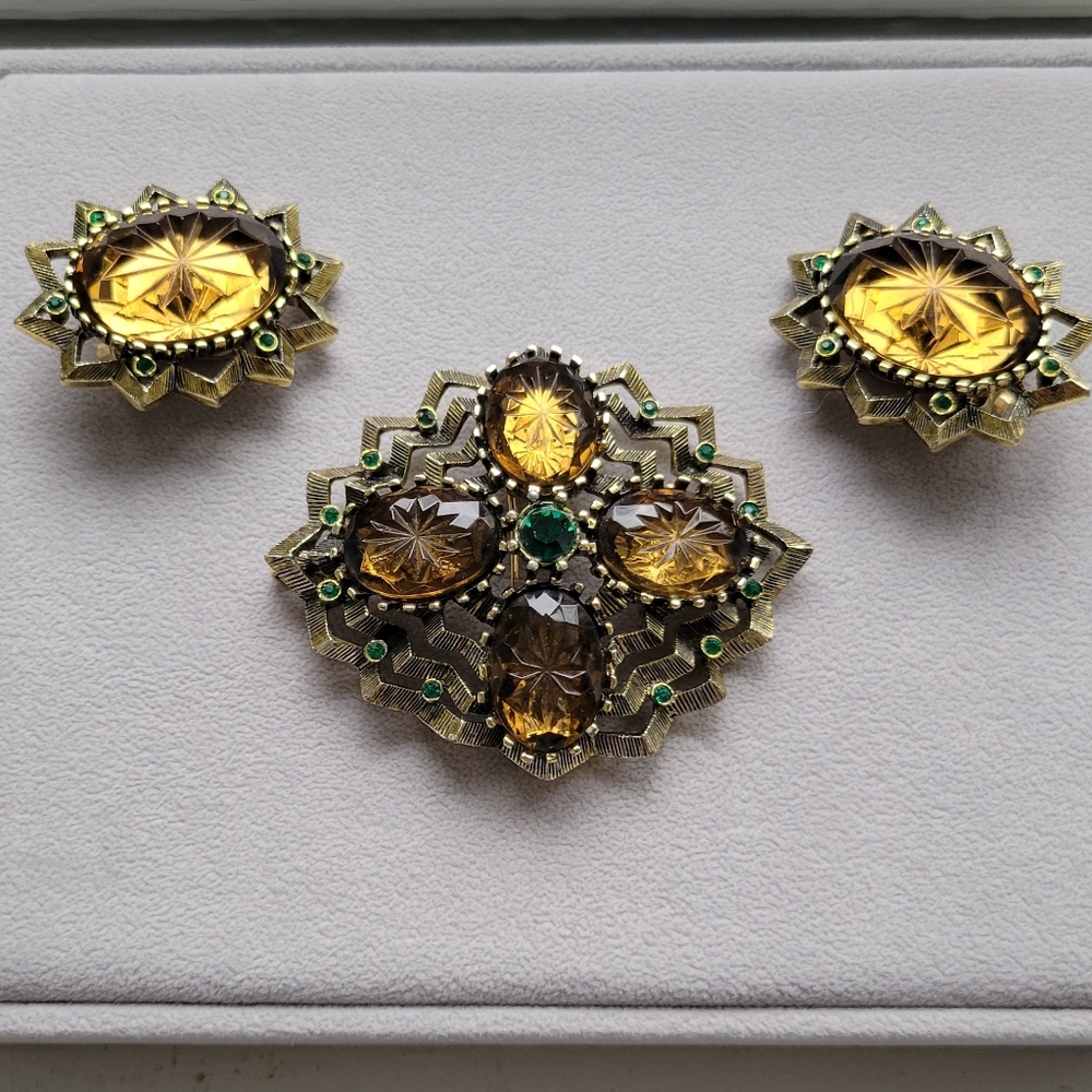 Vintage Emmons costume brooch/pendant and earrings set